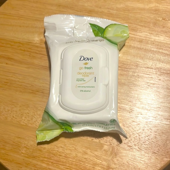 Dove | Deodorant Wipes & Cream - Picture 2 of 5